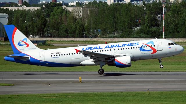 RA-73823:Airbus A320-200:Уральские авиалинии